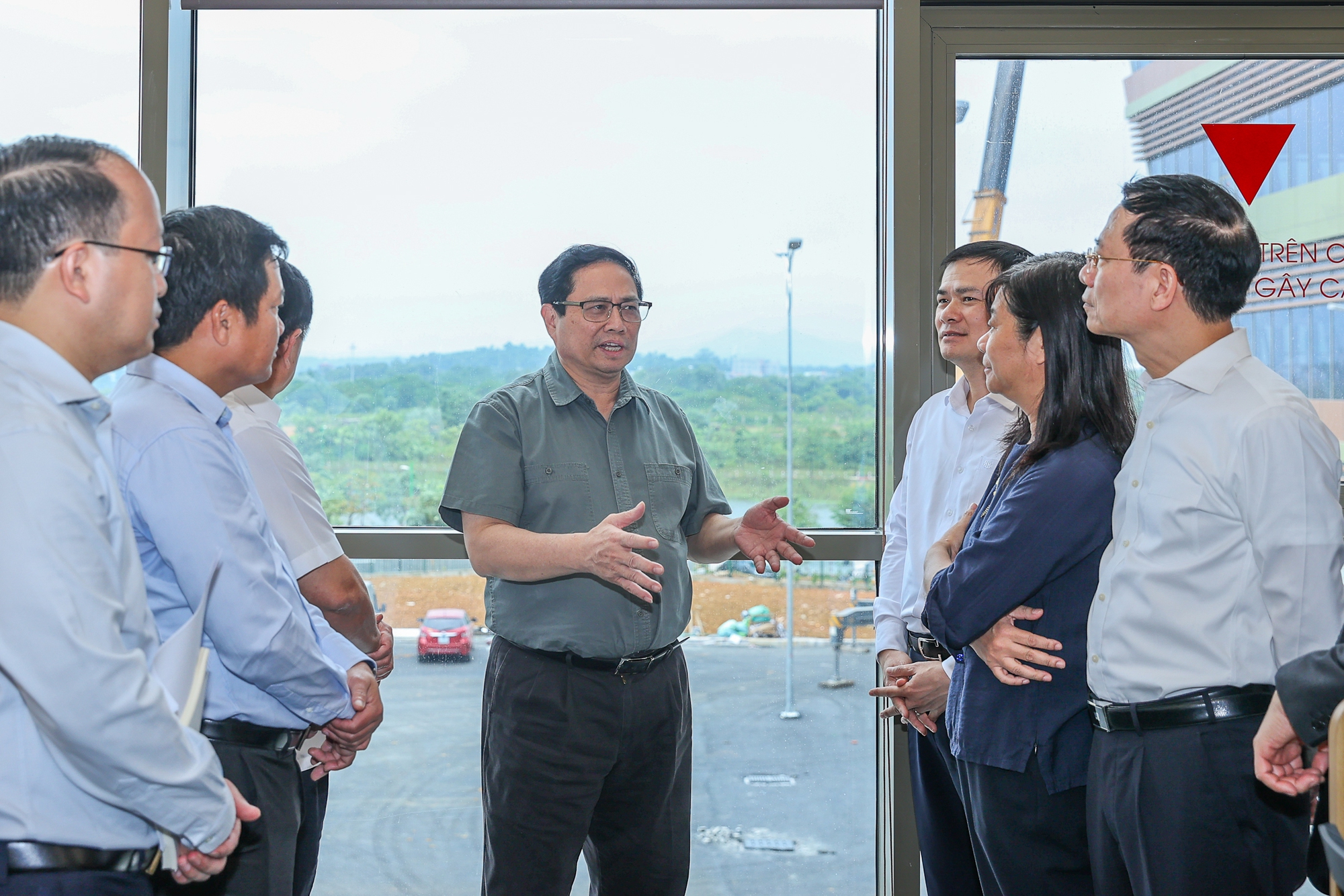 Thủ tướng đề nghị các cơ quan tiếp tục nghiên cứu, đề xuất các nhiệm vụ, giải pháp để thúc đẩy phát triển hệ sinh thái đổi mới sáng tạo trên cả nước, tạo thuận lợi, thúc đẩy hoạt động của NIC cũng như các trung tâm đổi mới sáng tạo khác.