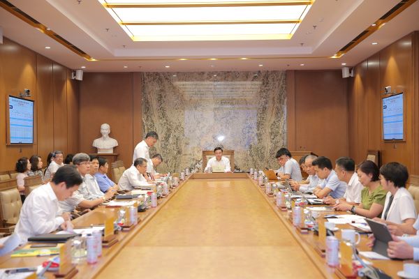 Tổng giám đốc Petrovietnam Lê Mạnh Hùng chủ trì giao ban.