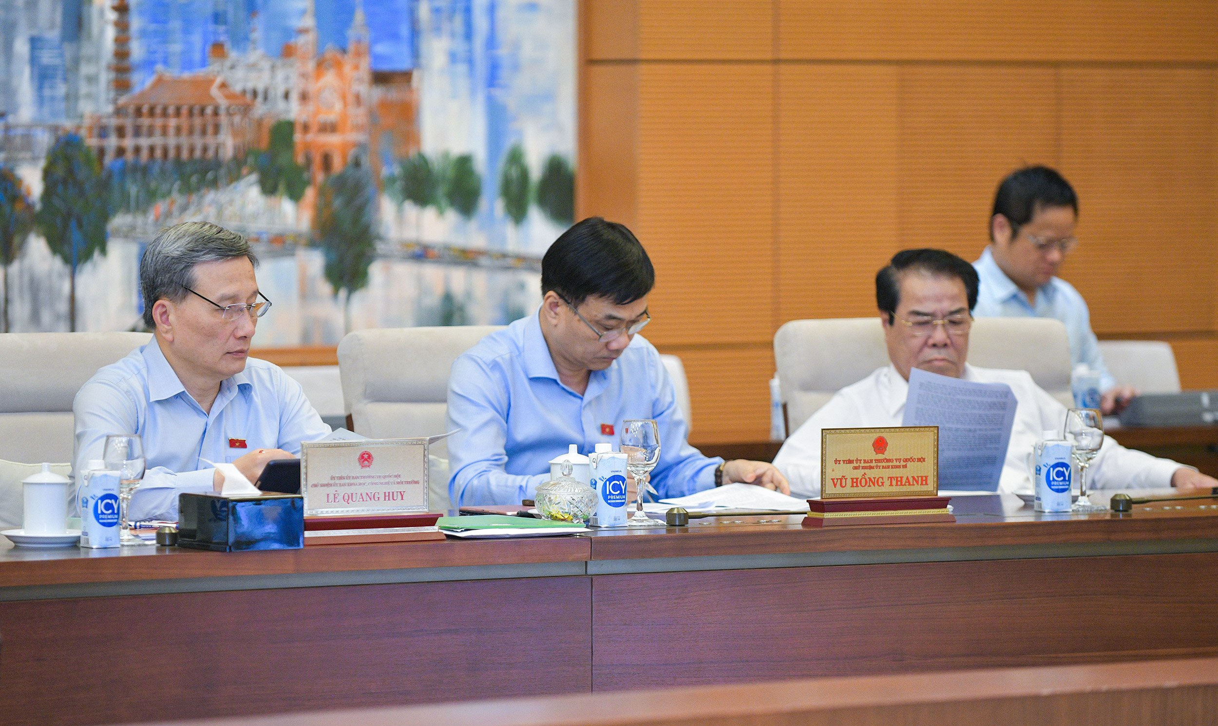 C&aacute;c Ủy vi&ecirc;n Ủy ban Thường vụ Quốc hội tham dự Phi&ecirc;n họp. Ảnh: Quốc hội