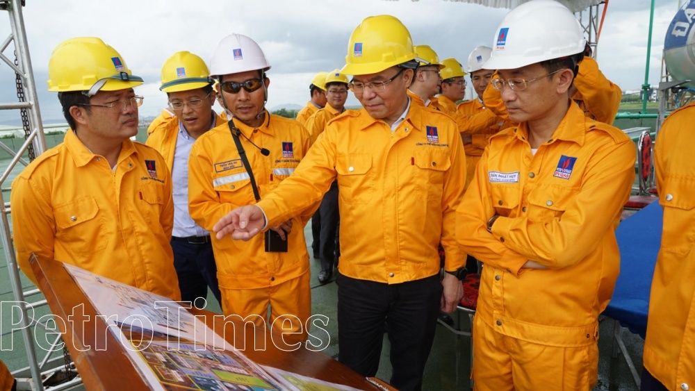 Tổng giám đốc Petrovietnam Lê Mạnh Hùng thị sát, chỉ đạo tại công trường Kho cảng LNG Thị Vải.