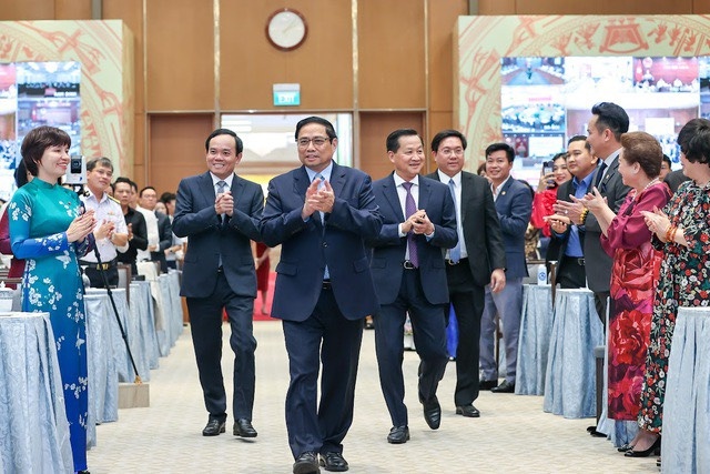 Thủ tướng Phạm Minh Chính cùng các Phó Thủ tướng Lê Minh Khái, Trần Lưu Quang tới dự buổi gặp mặt của Thường trực Chính phủ với đại diện doanh nhân Việt Nam - Ảnh: VGP/Nhật Bắc.