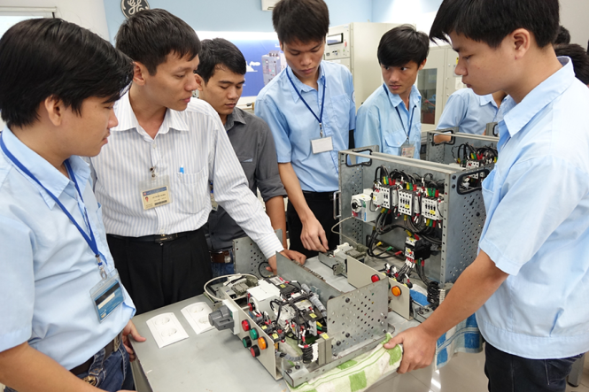 Gắn kết doanh nghiệp - nhà trường trong đào tạo nhân lực vô cùng quan trọng.