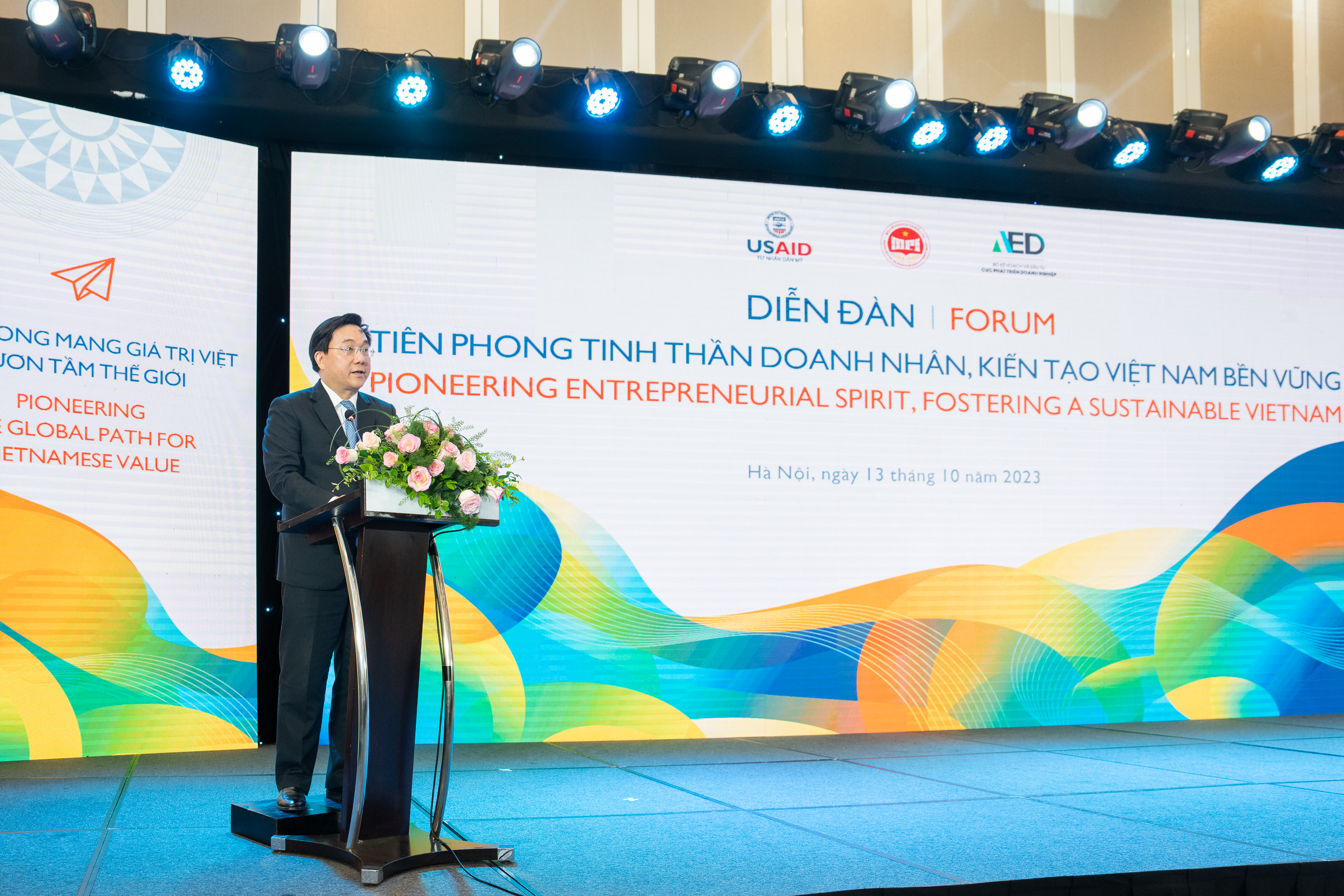 Thứ trưởng Trần Duy Đ&ocirc;ng ph&aacute;t biểu khai mạc Diễn đ&agrave;n.