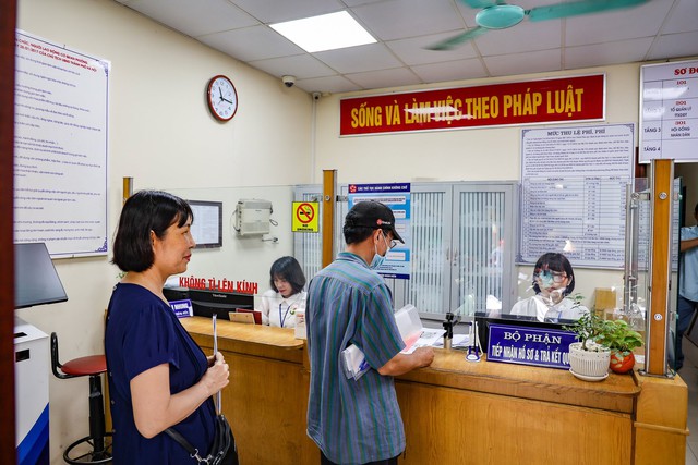 Hà Nội tập trung xử lý các “điểm nghẽn” trong giải quyết thủ tục hành chính. Ảnh: VGP