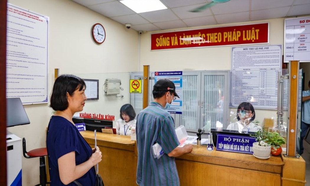 Hà Nội tập trung xử lý các “điểm nghẽn” trong giải quyết thủ tục hành chính. Ảnh: VGP