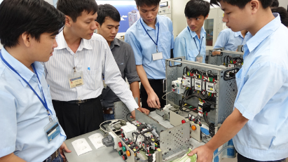 Supporting industry still short of workers