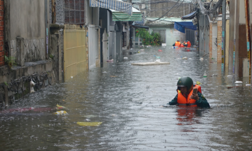 Mưa lũ tiếp tục hoành hành miền Trung trong những ngày tới