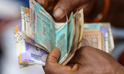 Các ngân hàng trung ương châu Á xoay đủ cách ứng phó với đồng USD mạnh