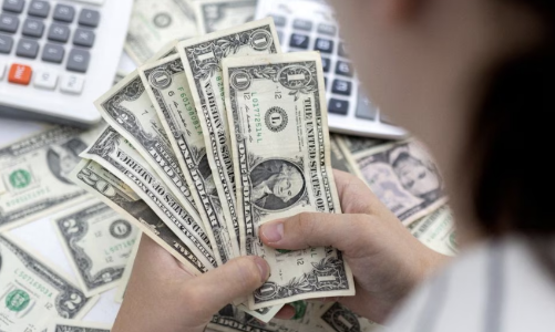 Mua USD đang là giao dịch sôi động nhất thị trường tài chính toàn cầu