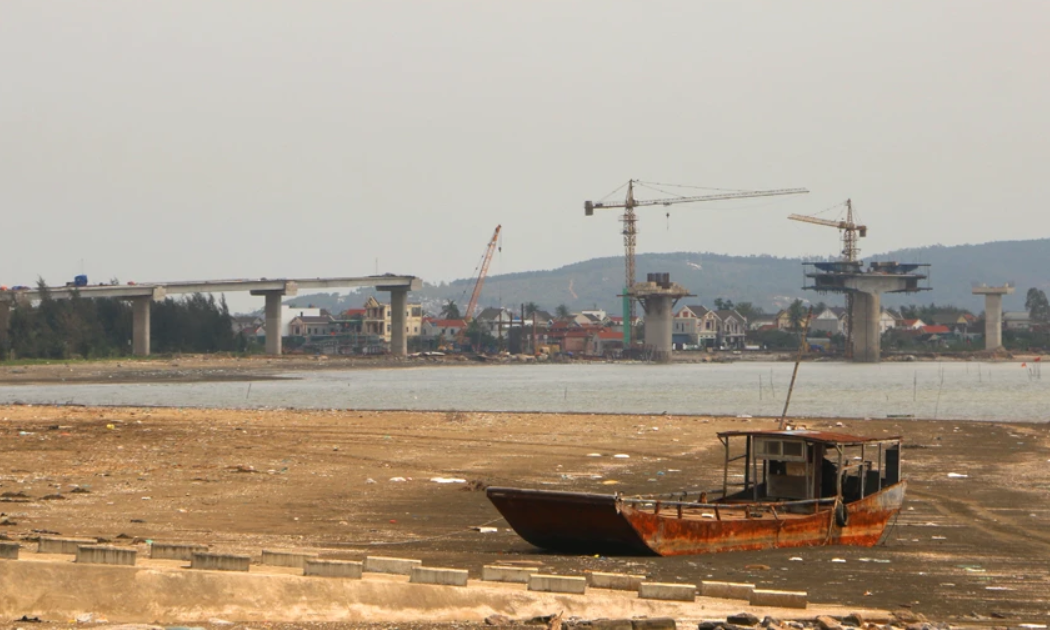 Dự án Đường ven biển từ Nghi Sơn (Thanh Hóa) - Cửa Lò (Nghệ An) có tổng chiều dài toàn tuyến 64,47 km.Tổng mức đầu tư dự án là 4.651 tỷ đồng.