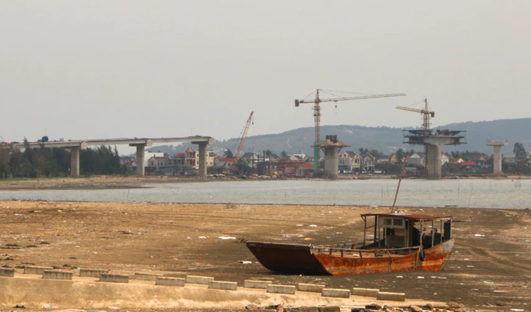 Dự án Đường ven biển từ Nghi Sơn (Thanh Hóa) - Cửa Lò (Nghệ An) có tổng chiều dài toàn tuyến 64,47 km.Tổng mức đầu tư dự án là 4.651 tỷ đồng. 