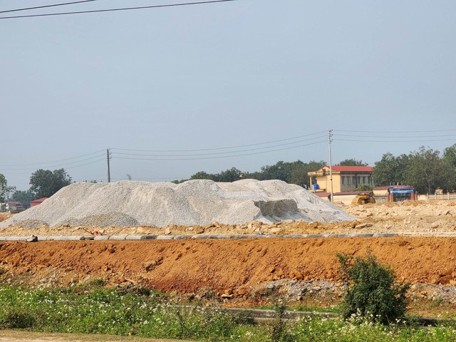 Bộ Giao thông vận tải, Bộ Xây dựng đề nghị các địa phương bám sát kiểm soát giá vật liệu xây dựng trên địa bàn, tạo thuận lợi triển khai các dự án.