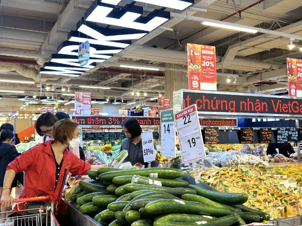 Chương trình ưu đãi cho Hội viên WIN thu hút khách hàng mua sắm cuối tuần.