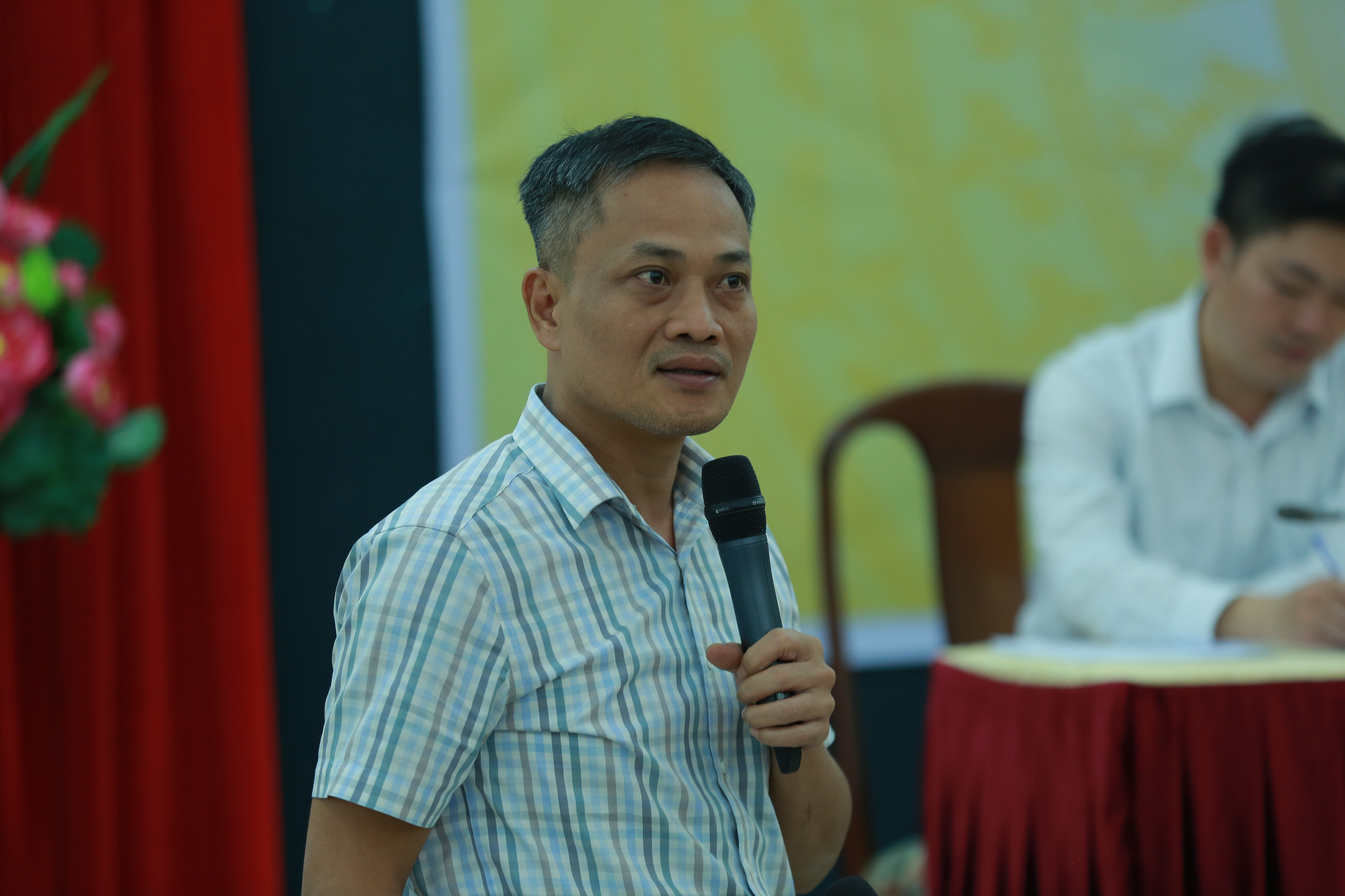 Phó Vụ trưởng Vụ Pháp chế Mai Đức Thiện thông tin tại họp báo. 