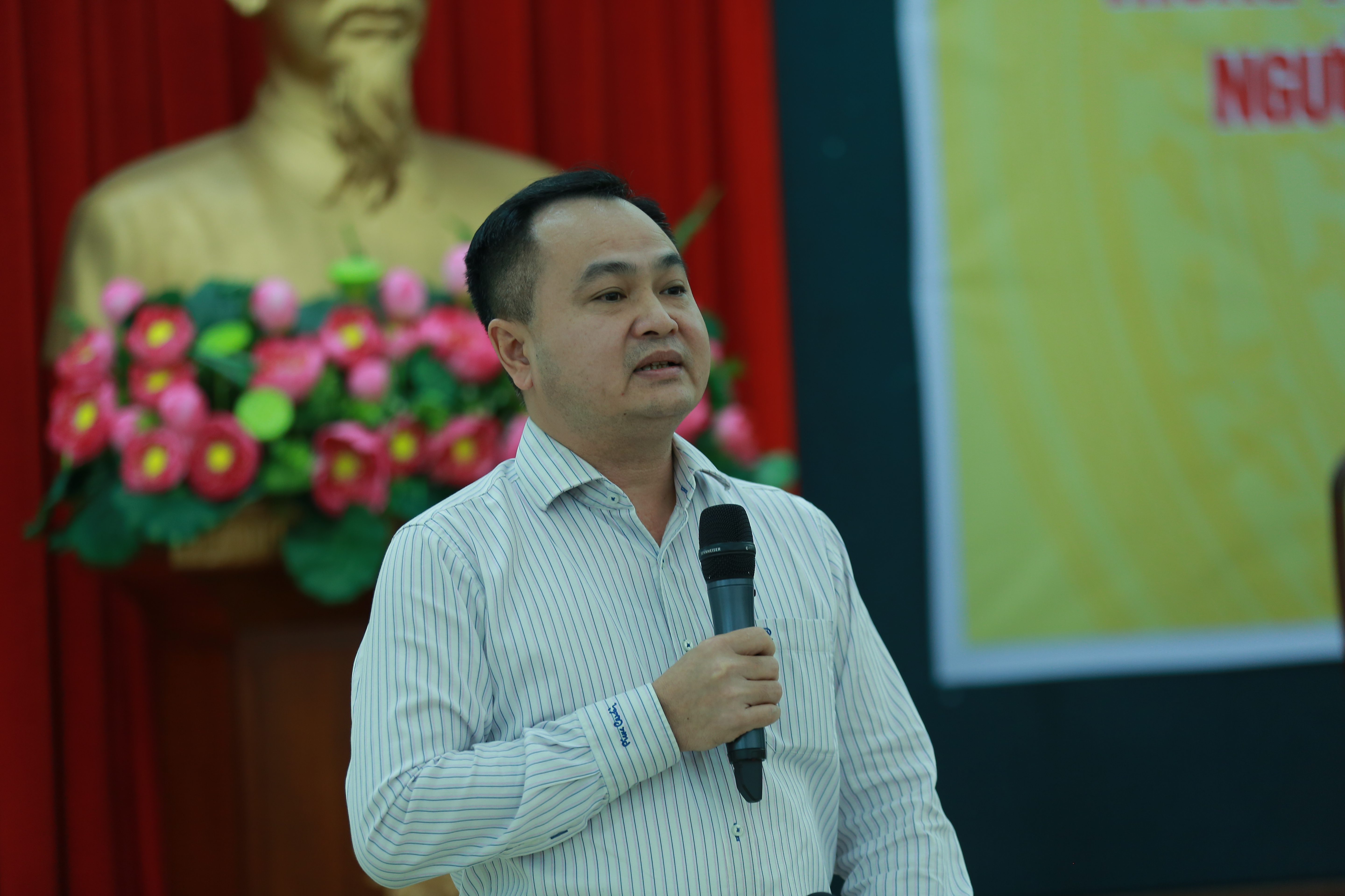 &Ocirc;ng Tống Văn Lai, Ph&oacute; Cục trưởng Cục Quan hệ lao động v&agrave; Tiền lương. Ảnh: H&agrave; Qu&acirc;n.