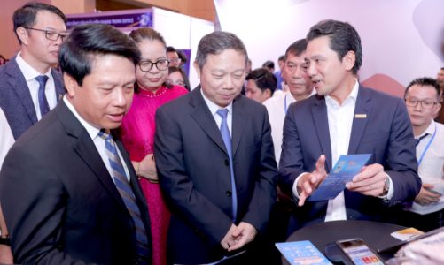 Đẩy mạnh dịch vụ công và thanh toán không tiền mặt