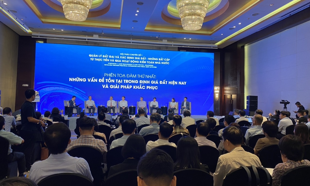 Toàn cảnh hội thảo chuyên đề về quản lý đất đai diễn ra ngày 18/10