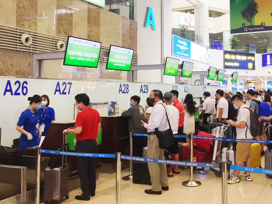 Các hãng hàng không tất bật mở bán vé máy bay, phục vụ dịp Tết Nguyên Đán Giáp Thìn tới đây.