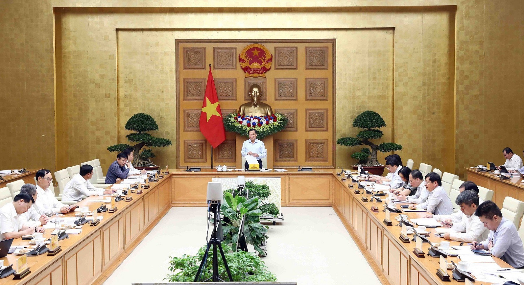 Ph&oacute; Thủ tướng L&ecirc; Minh Kh&aacute;i: 