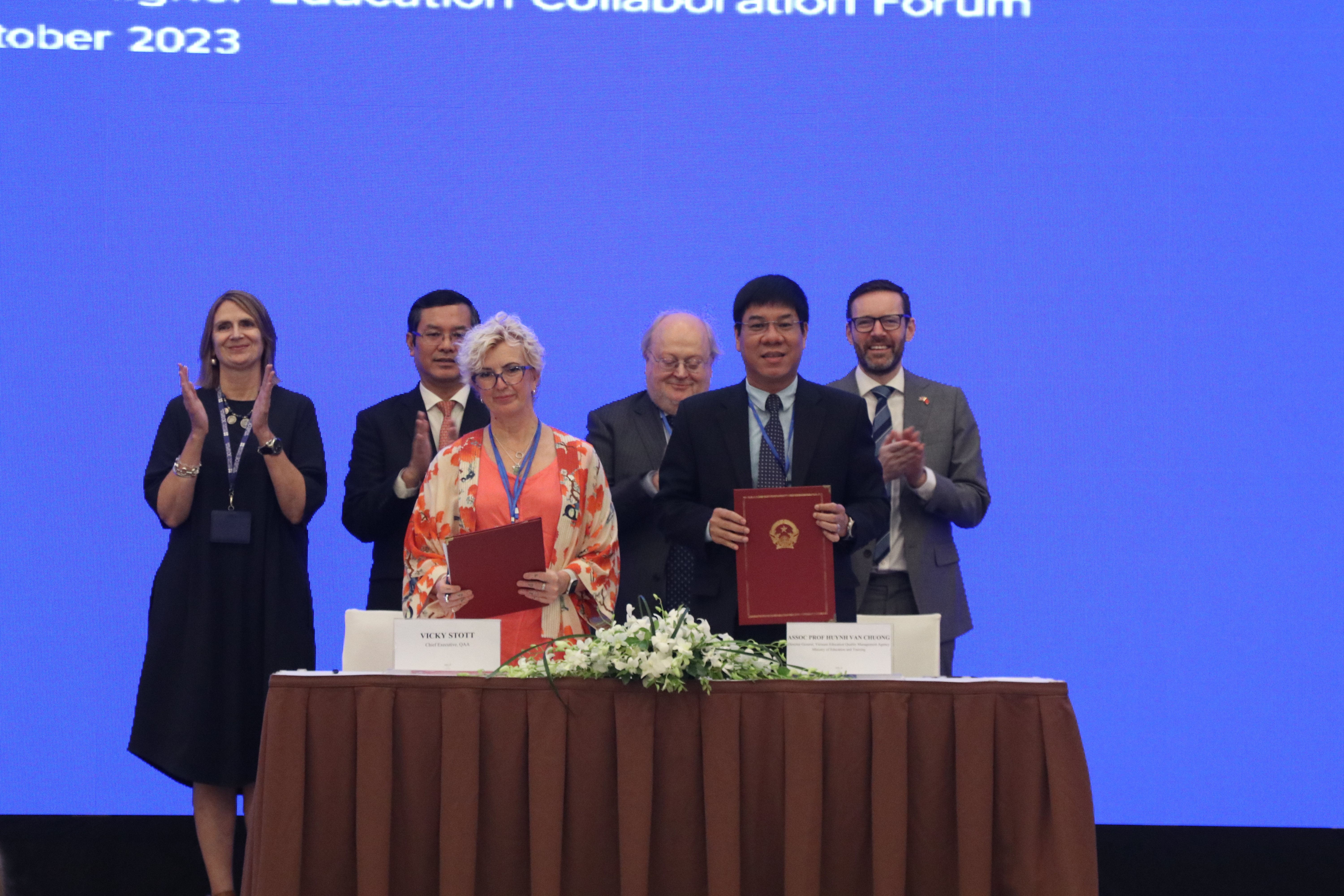 The signing of an MoU between Vietnam Quality Management Agency, MoET, and the Quality Assurance Agency for Higher Education (QAA), UK. Source: British Council