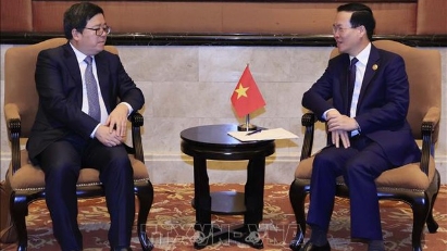State President receives leaders of Chinese firms