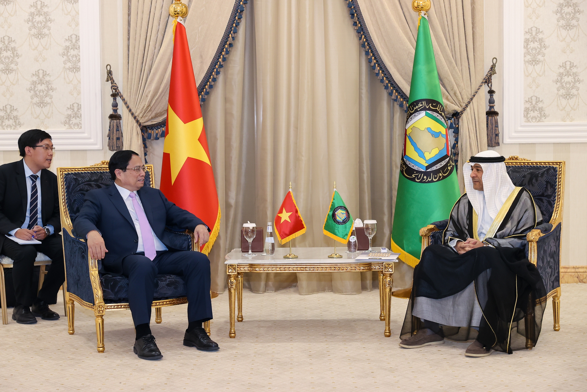 Thủ tướngnhấn mạnh Việt Nam sẵn sàng làm cầu nối, thúc đẩy hợp tác ASEAN-GCC. Ảnh: VGP.