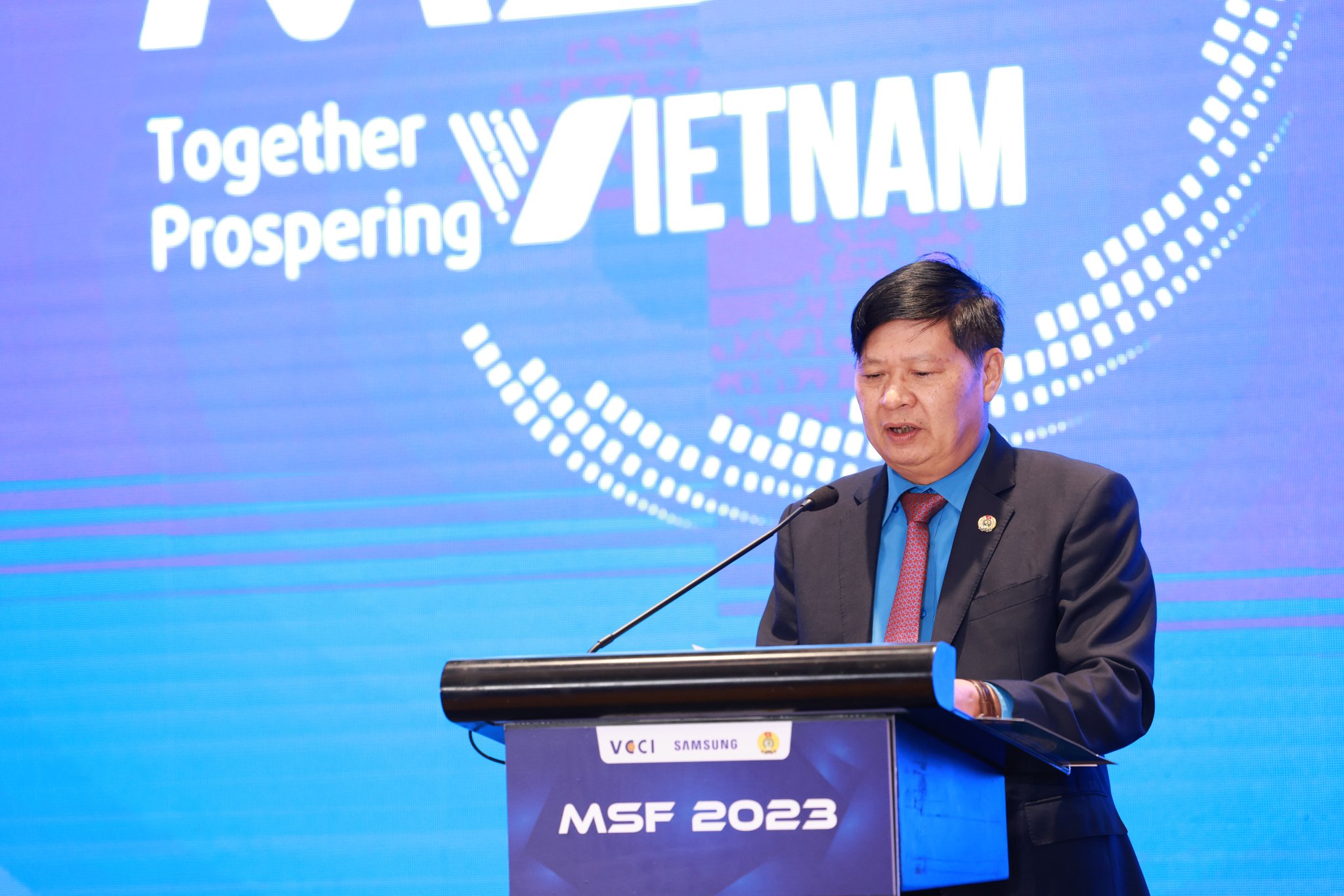 Phó Chủ tịch Tổng Liên đoàn Lao động Việt Nam Phan Văn Anh phát biểu tại Diễn đàn.