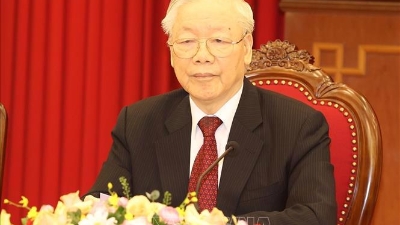 Party Chief holds phone talks with French President