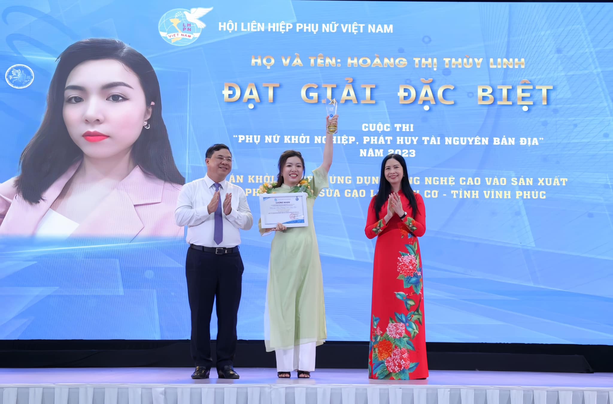 Bà Hoàng Thùy Linh, Công ty cổ phần thực phẩm DBFOOD nhận giải cuộc thi giải cuộc thi Phụ nữ khởi nghiệp.