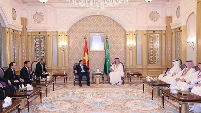 PM holds talks with Saudi Arabian counterpart