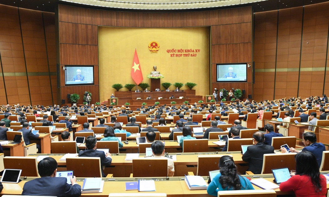 Quốc hội nghe Báo cáo tổng hợp ý kiến, kiến nghị của cử tri và Nhân dân gửi đến Kỳ họp, sáng 23/10. Ảnh - Quochoi.vn.