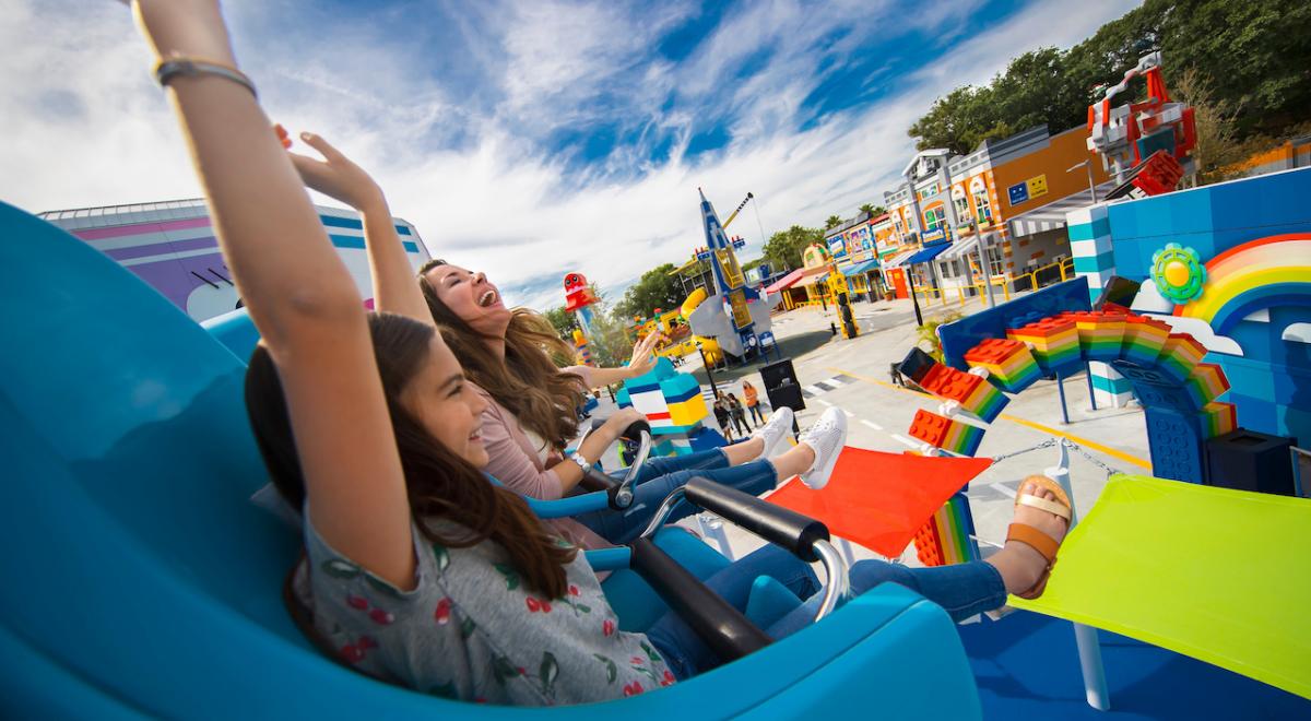 Tổng doanh thu của Lego gần như bằng cả Mattel v&agrave; Hasbro cộng lại v&agrave; họ đang coi đối thủ lớn nhất l&agrave; Disney.