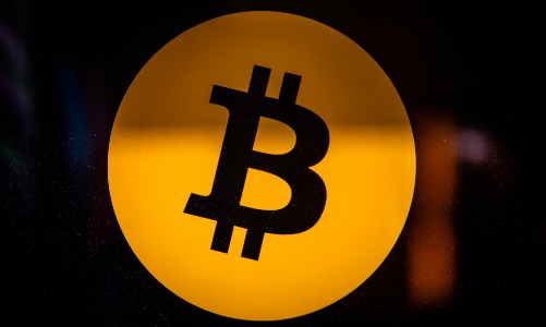 Giá bitcoin tăng vọt lên đỉnh 2 năm rưỡi do kỳ vọng về quỹ ETF