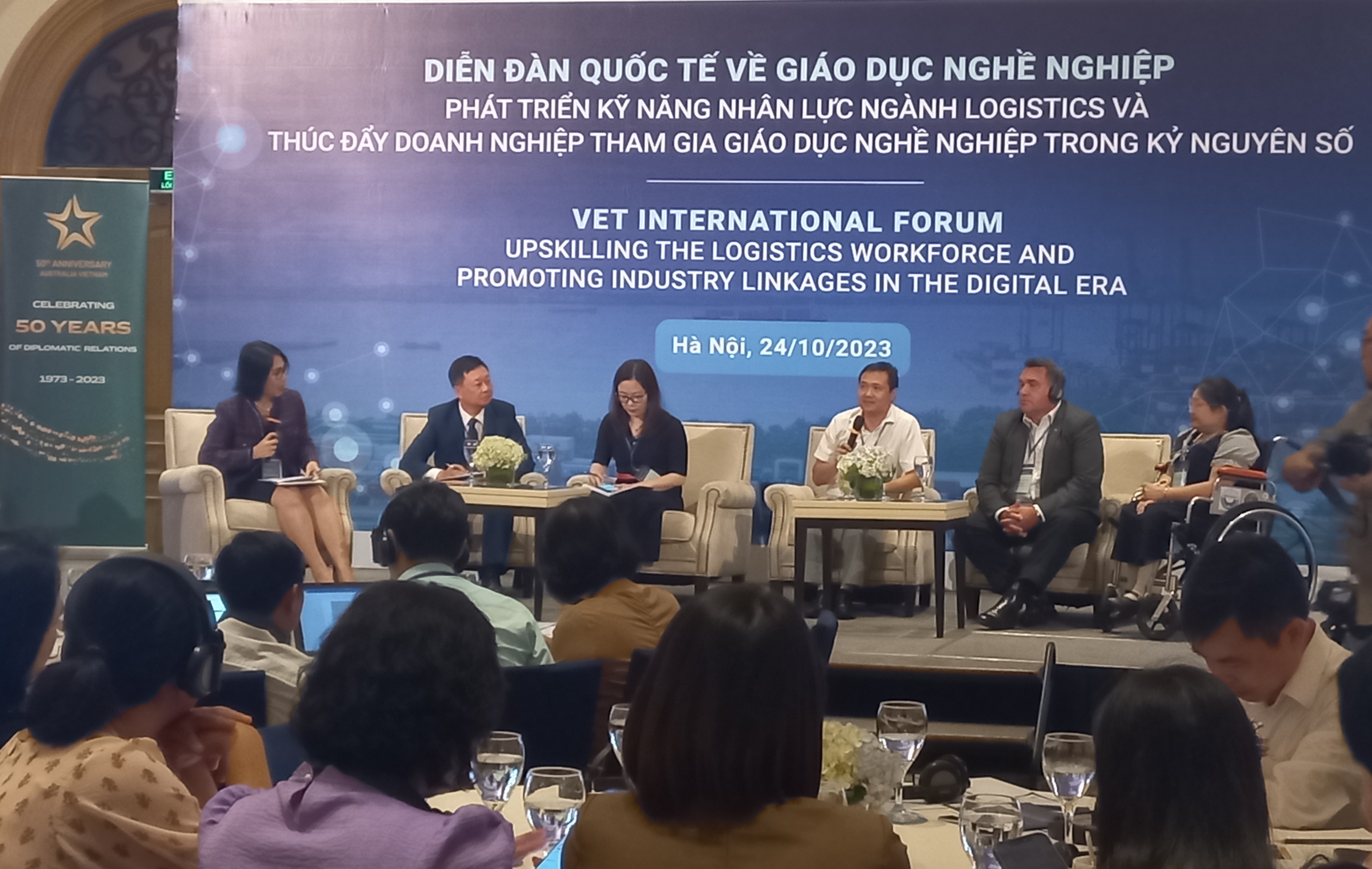 C&aacute;c chuy&ecirc;n gia chia sẻ tại Diễn đ&agrave;n.