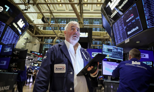 Chứng khoán Mỹ vẫn mất điểm dù lợi suất trái phiếu rời ngưỡng nhạy cảm, giá dầu tụt 2%