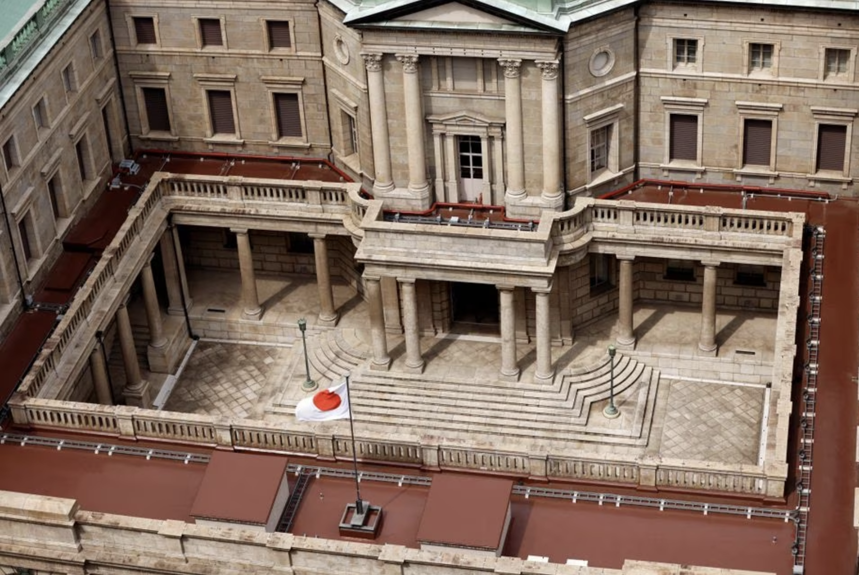 Trụ sở Ngân hàng Trung ương Nhật Bản (BOJ) ở Tokyo - Ảnh: Reuters.