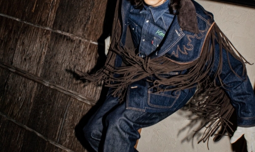 Denim thu hút giới trẻ, trở thành xu hướng dẫn đầu mùa Thu - Đông 2023