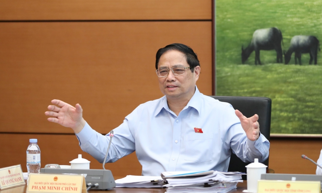 Thủ tướng Chính phủ: Vấn đề sạt lở, sụt lún, hạn hán, ngập mặn đồng bằng sông Cửu Long là vấn đề lớn thì phải có những dự án lớn, vừa phải giải quyết vấn đề trước mắt nhưng cũng phải xây dựng các dự án lớn mang tính lâu dài để ngăn chặn sự tác động tiêu cực.