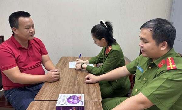 Đối tượng Lê Quý Đôn, Giám đốc Công ty CP dược phẩm Quốc tế Goldwin tại cơ quan Công an.