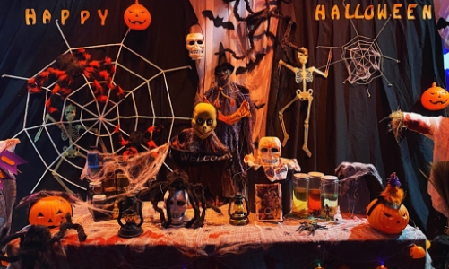 Thị trường Halloween: Đồ chơi vắng khách, bí ngô trang trí “cháy hàng”