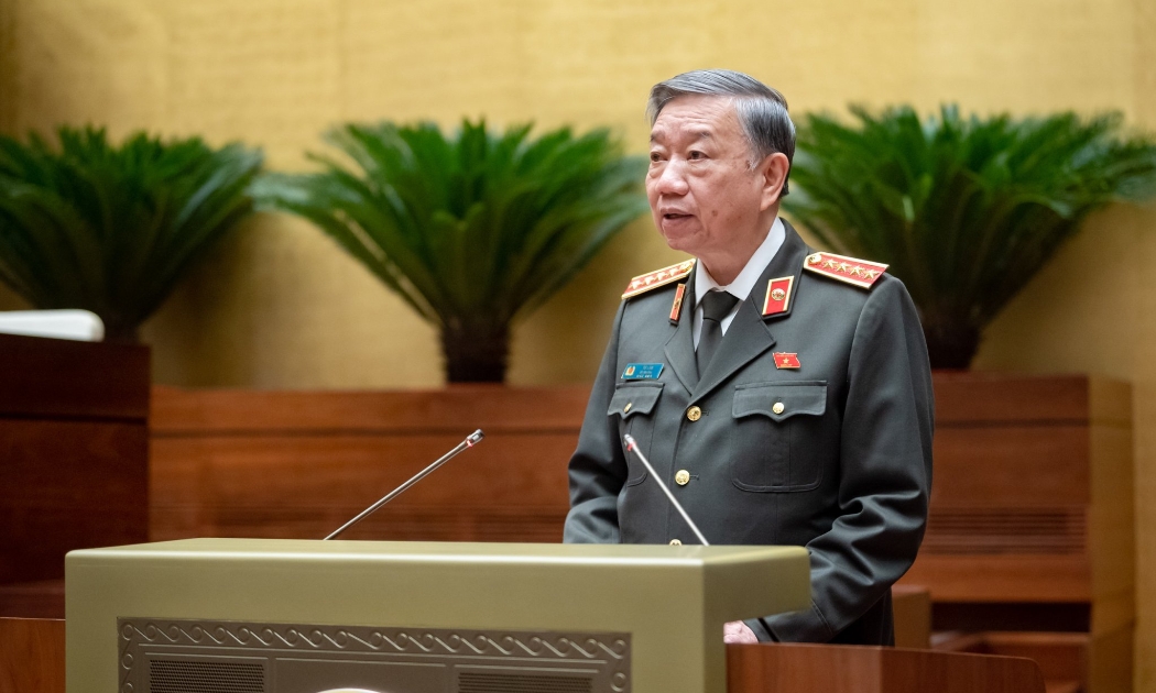 Bộ trưởng Bộ Công an Tô Lâm phát biểu giải trình, làm rõ một số vấn đề đại biểu Quốc hội nêu tại phiên thảo luận ngày 25/10.