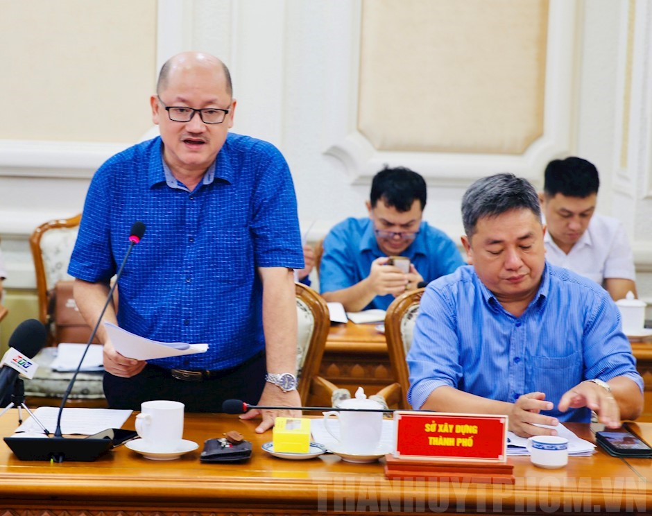 Ông Phạm Đăng Hồ, Trưởng phòng Phát triển nhà và thị trường bất động sản, Sở Xây dựng TP.HCM, phát biểu tại buổi giám sát - Ảnh: PA.