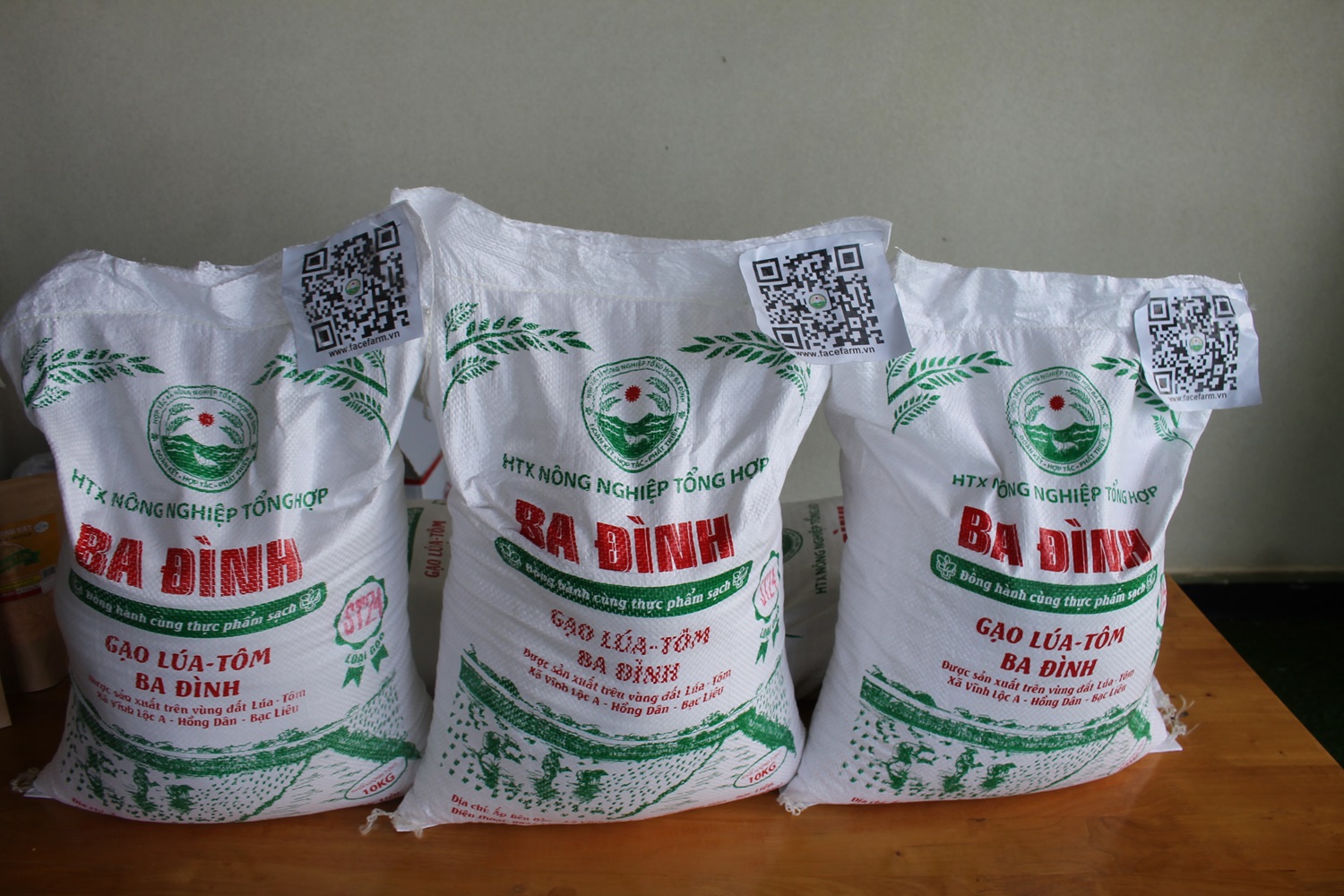 Sản phẩm gạo từ mô hình lúa - tôm ở Bạc Liêu.