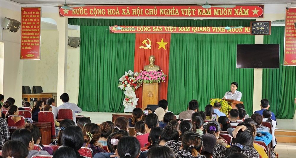 Chiều 23/10 vừa qua, UBND thị xã Nghi Sơn phối hợp cùng các lực lượng chức năng tổ chức đối thoại với người dân để giải đáp những thắc mắc liên quan đến việc xây dựng Bến số 3, Cảng container Long Sơn.