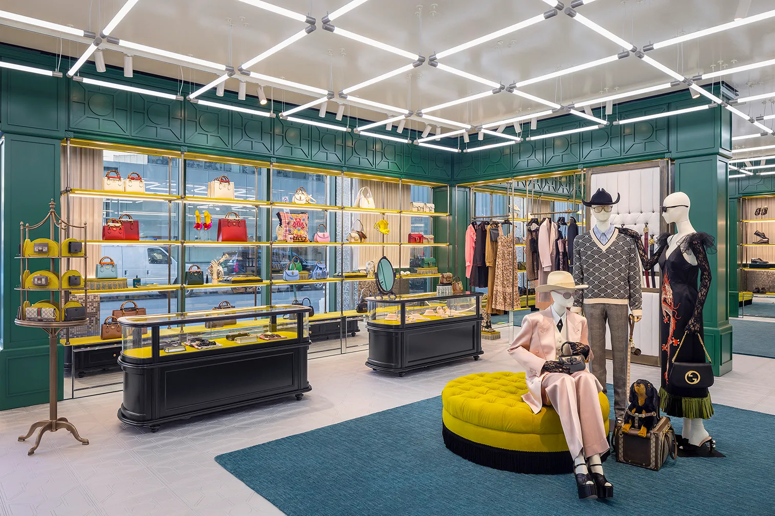 Doanh thu của Gucci đã giảm 7% xuống còn 2,2 tỷ euro, làm ảnh hưởng đến kết quả tài chính quý 3 của Kering.