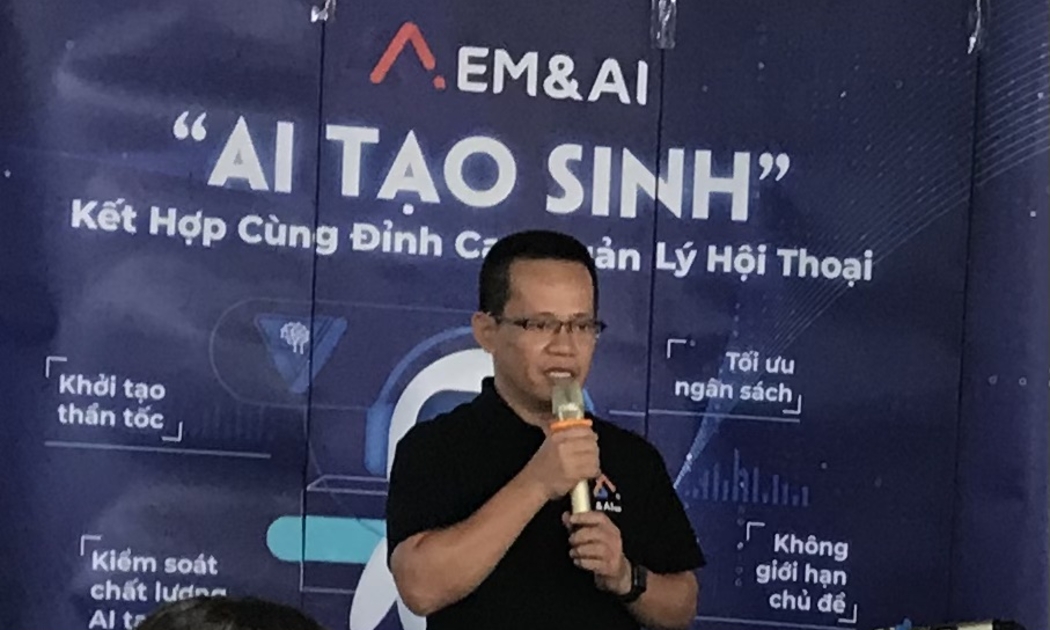 Lê Ngọc Trí, CEO EM&AI phát biểu tại buổi Lễ ra mắt Giải pháp trợ lý AI tạo sinh Vagent. Ảnh Ngô Anh Văn