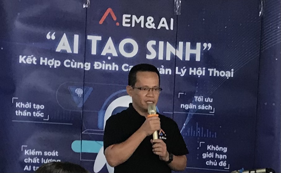 Lê Ngọc Trí, CEO EM&AI phát biểu tại buổi Lễ ra mắt Giải pháp trợ lý AI tạo sinh Vagent. Ảnh Ngô Anh Văn