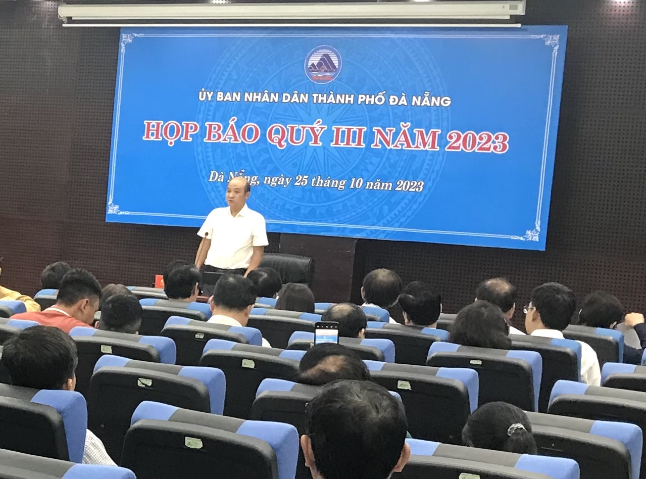 Phó Chủ tịch UBND TP. Đà Nẵng Lê Quang Nam chủ trì buổi họp báo quý 3/2023. Ảnh Ngô Anh Văn