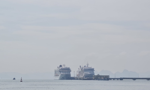 Hạ Long đón 1.200 du khách 