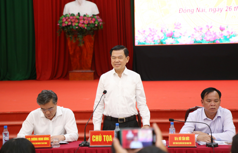  Ông Nguyễn Hồng Lĩnh, Bí thư Tỉnh uỷ Đồng Nai, chủ trì buổi đối thoại với  người dân thuộc diện di dời của dự án đường cao tốc Biên Hòa - Vũng Tàu - Ảnh: PA.